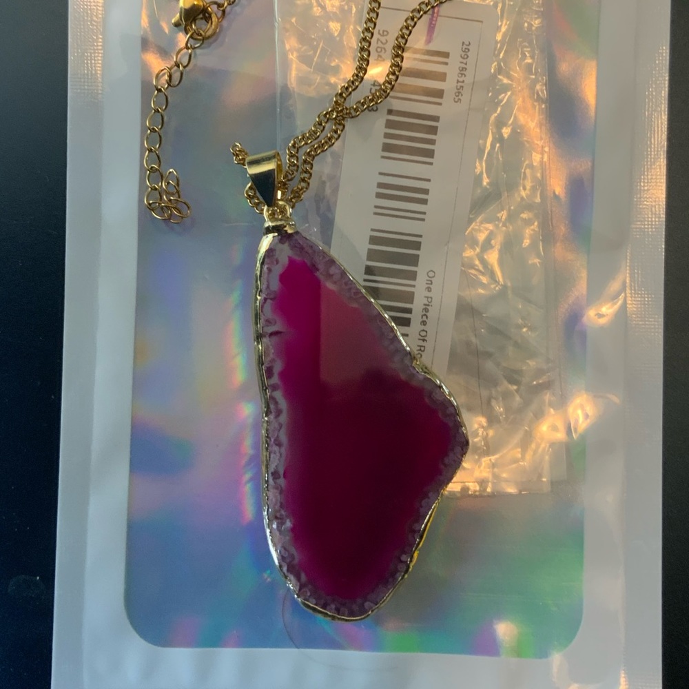 ROSE RED AGATE NECKLACE
